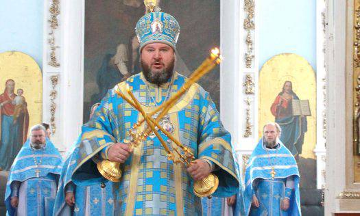 Епископ Дальнеконстантиновский Филарет возглавил Божественную литургию в выездновском Смоленском храме