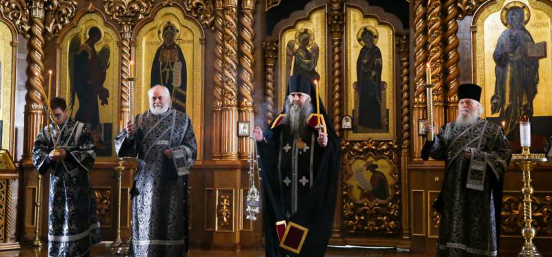 Глава Нижегородской митрополии совершил утреннее богослужение в Серафимо-Дивеевском монастыре