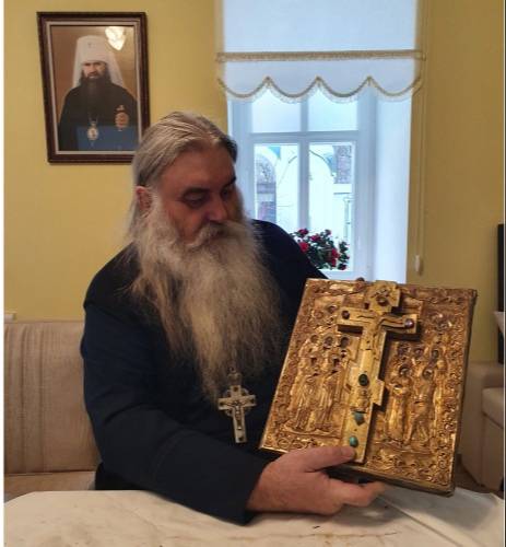 В Нижегородском Крестовоздвиженском женском монастыре обретена старинная икона «Крест с предстоящими»
