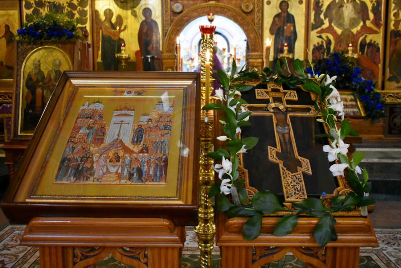 Литургия в Отдание праздника Воздвижения Креста и день памяти 8-ми Нижегородских священномучеников