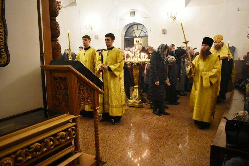Всенощное бдение в честь воскресного дня и Собора новомучеников и исповедников Церкви Русския
